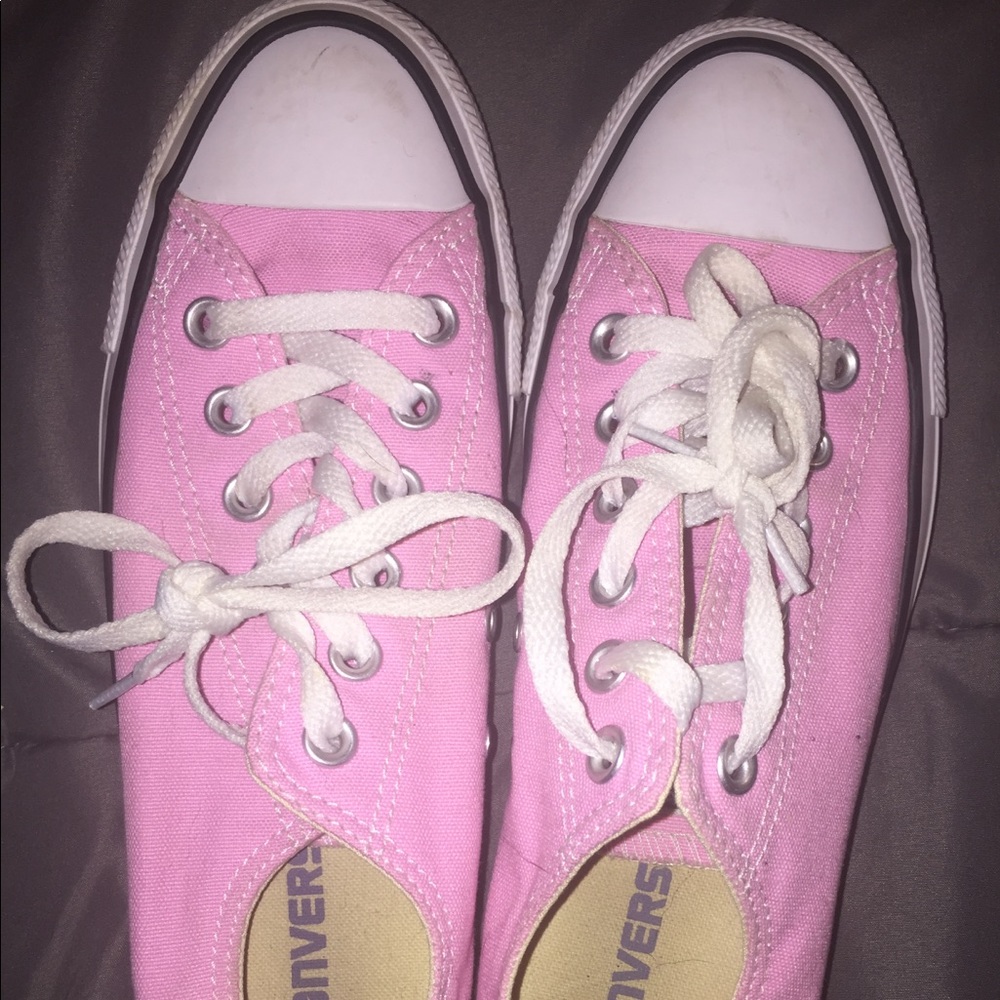 Pink Low Top Converse (FINAL PRICE)